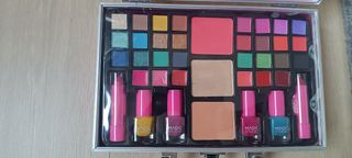 Maletín Maquillaje Pretty Girls Rosa con etiquetas