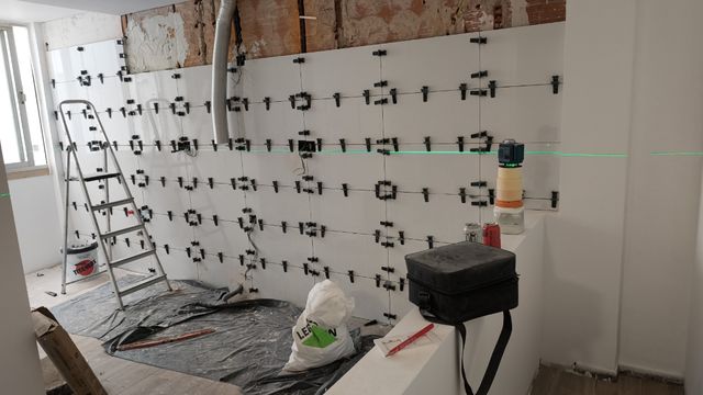 Algo cocina de buena calidad y baño y también font