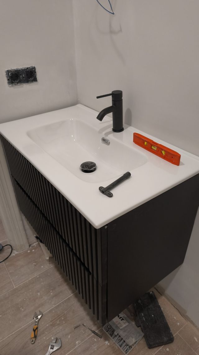 Algo cocina de buena calidad y baño y también font