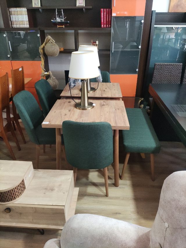 Mesa Nueva de Comedor Extensible, 4 Sillas, 1 banc