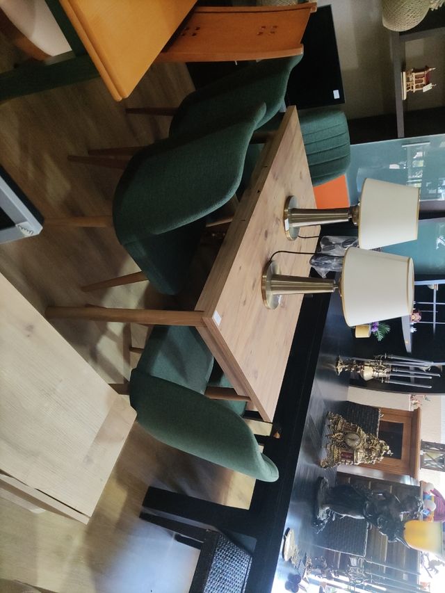 Mesa Nueva de Comedor Extensible, 4 Sillas, 1 banc