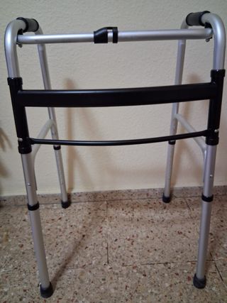 Andador plegable.