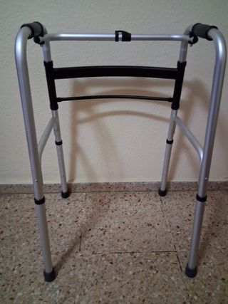 Andador plegable.
