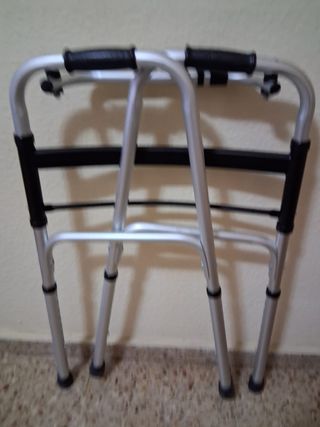 Andador plegable.