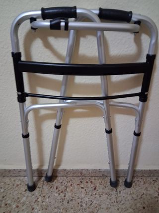 Andador plegable.