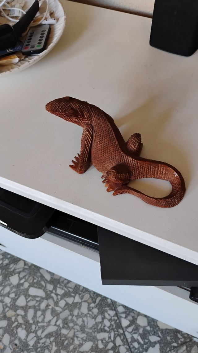 Figura lagarto madera tallada