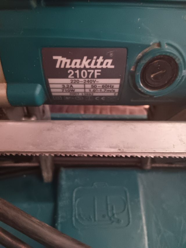 Sierra cinta Makita 2107F