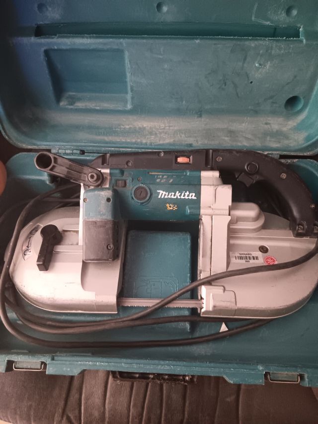 Sierra cinta Makita 2107F