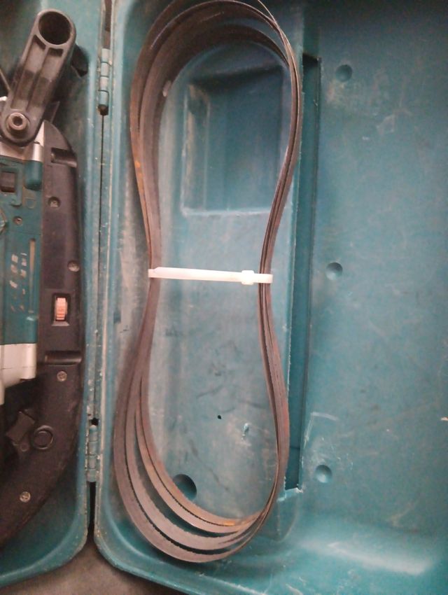 Sierra cinta Makita 2107F