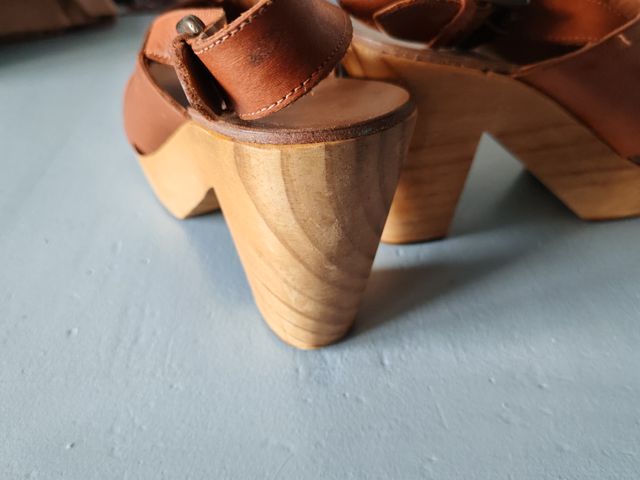 Sandalias tacón mujer marrón
