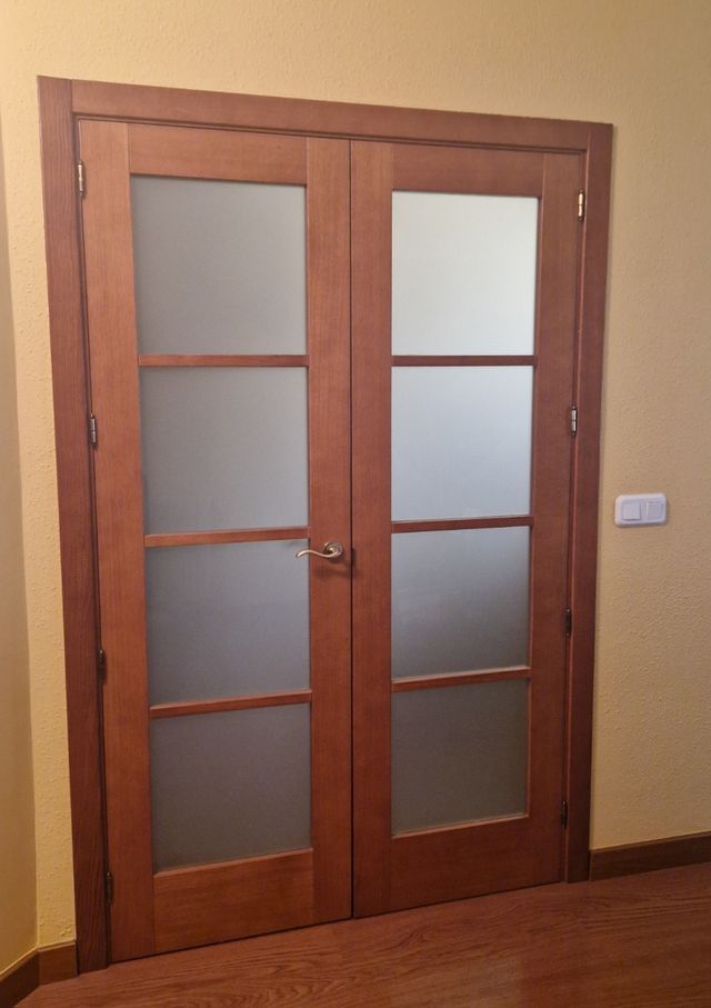 Puertas madera cerezo: 8 unidades+1 doble + marcos