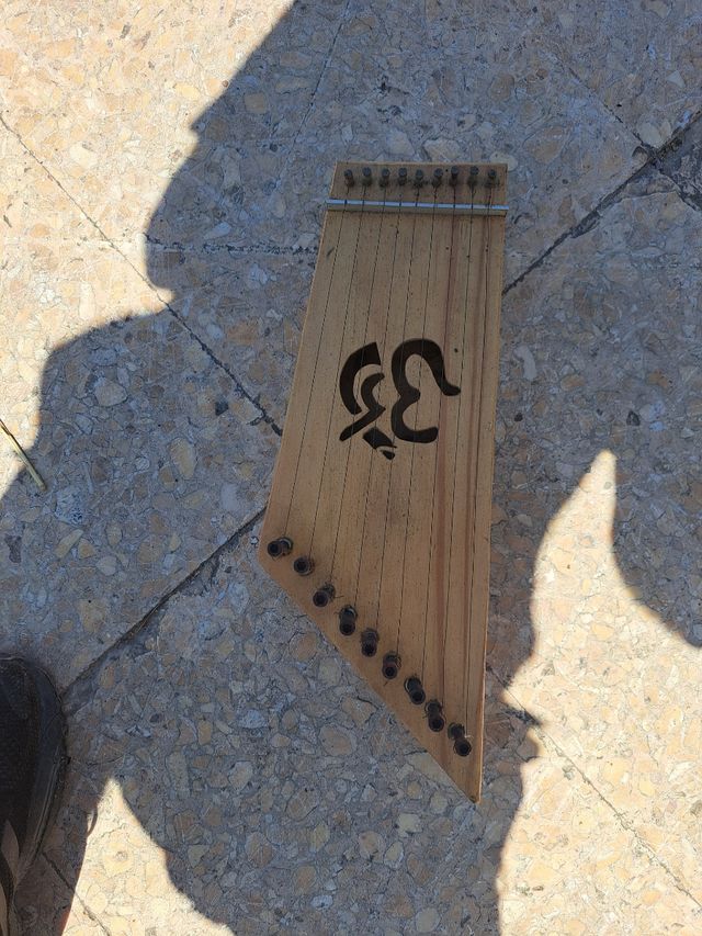 Chitara de madera antigua