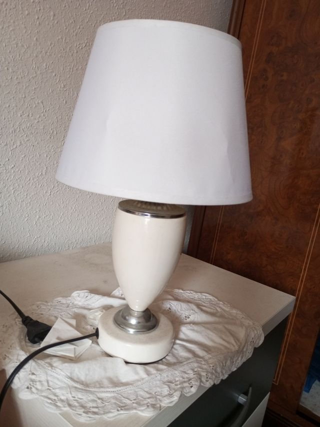 Lampara sobremesa porcelana beige