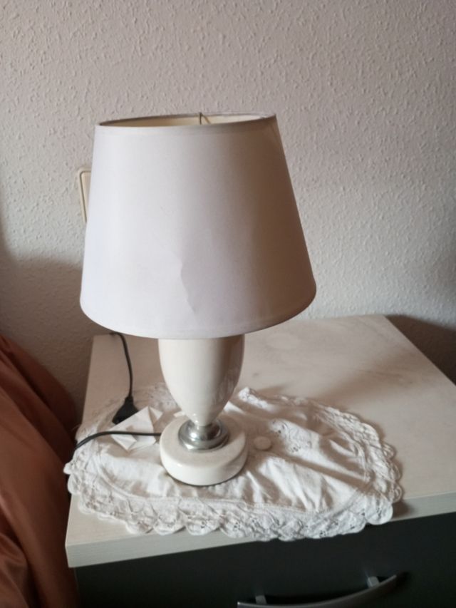 Lampara sobremesa porcelana beige