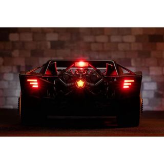 The Batman Batmobile con figura y luces Jada 1/18