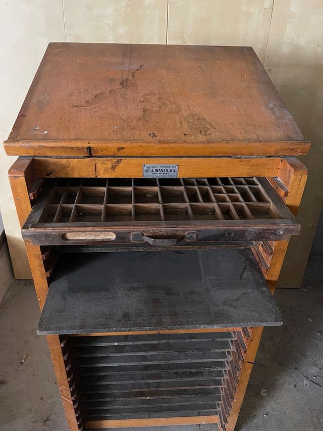 Mueble imprenta antiguo J. URANZO S.A.