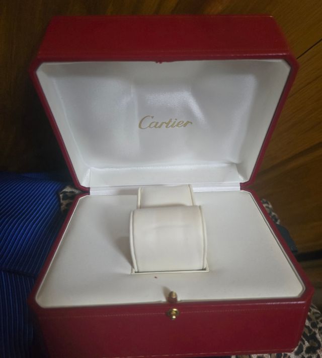 Caja Cartier roja y dorada