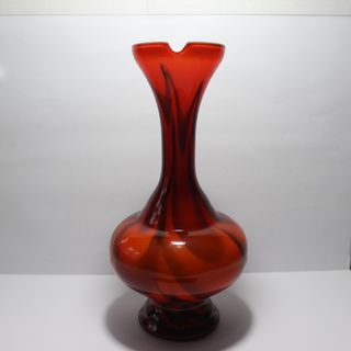 Vaso in vetro opalino anni '70 colore rosso e nero
