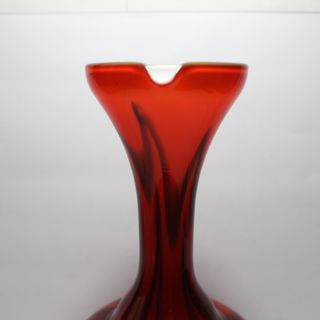 Vaso in vetro opalino anni '70 colore rosso e nero