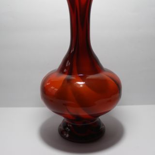 Vaso in vetro opalino anni '70 colore rosso e nero