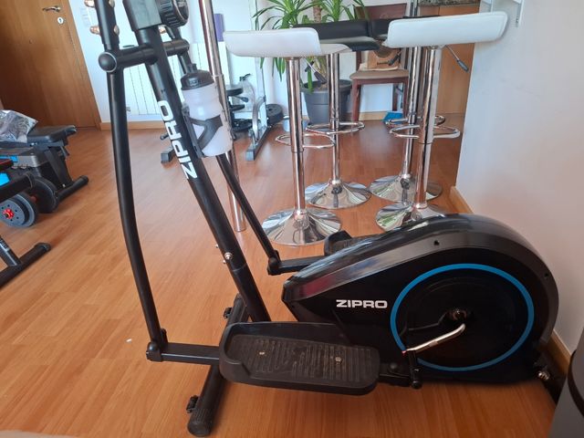 Bicicleta elíptica Zipro - ejercicio