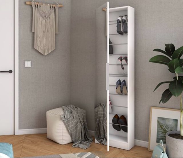 Zapatero blanco con espejo de cuerpo entero