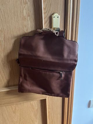 Bolso bandolera azul marino y cartera marrón