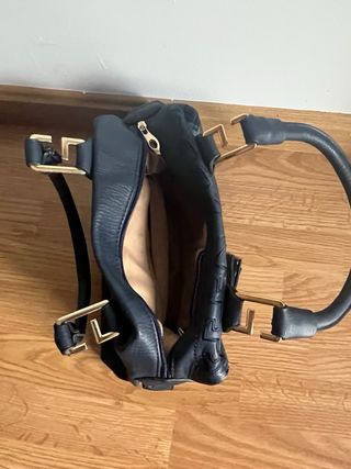 Bolso bandolera azul marino y cartera marrón