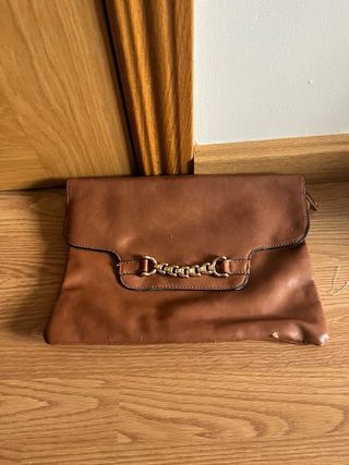 Bolso bandolera azul marino y cartera marrón