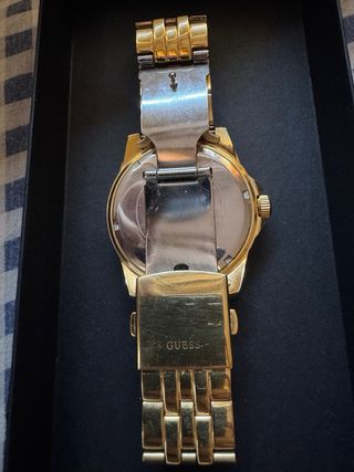 Reloj Guess Dorado con Cristales