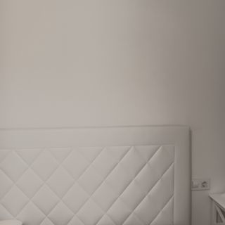 Cabecero cama 135cm blanco piel sintética.