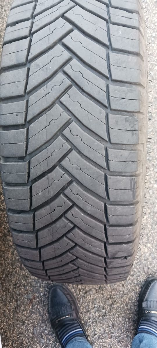 Neumáticos furgoneta usados 2 neumáticos 60 euros