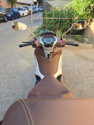 Piaggio Beverly 300 - Scooter