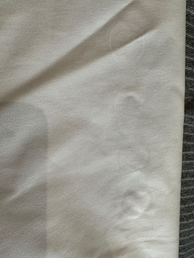 2 cabides Louis Vuitton + 2 capas contra poeira Gucci e