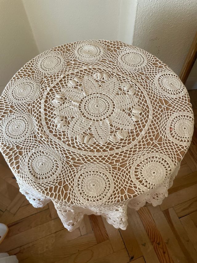 Mesilla de noche tejida a crochet