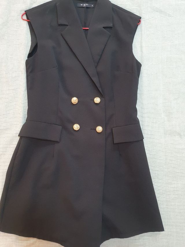 Mono negro elegante. Pantalón y chaleco.