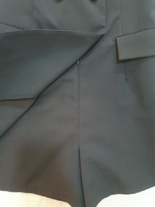 Mono negro elegante. Pantalón y chaleco.