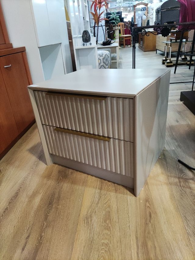 Mesita NUEVA de noche Kailua M100 beige