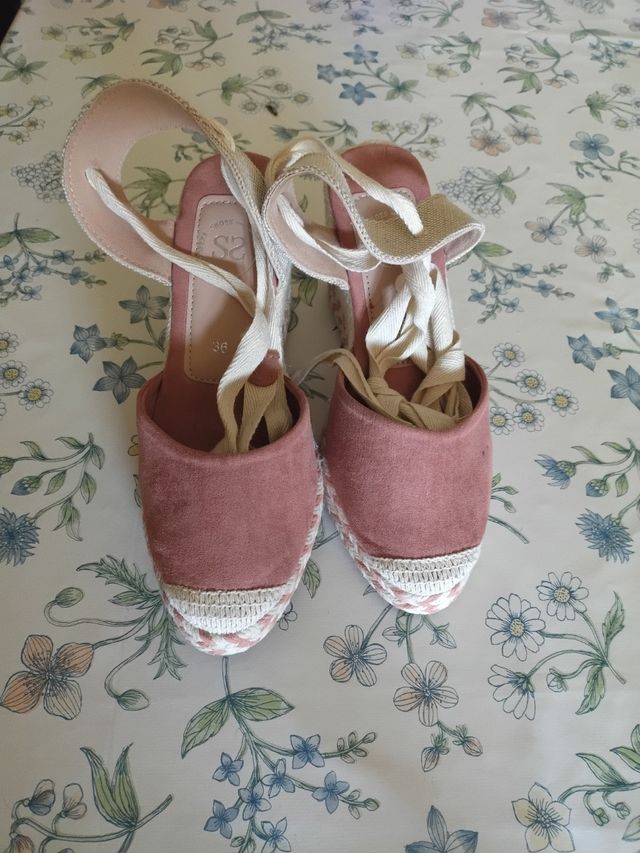 Se venden alpargatas de mujer, talla 36