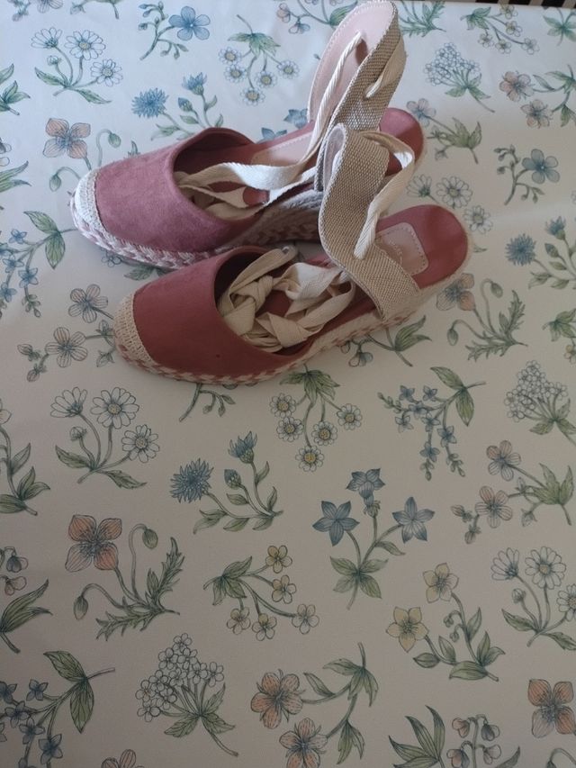 Se venden alpargatas de mujer, talla 36