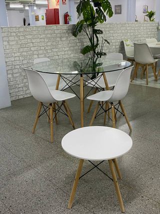 Mesa redonda cristal con 4 sillas + mesa centro