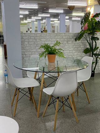 Mesa redonda cristal con 4 sillas + mesa centro