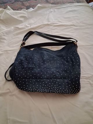 Borsa  a mano e tracolla blu con borchie