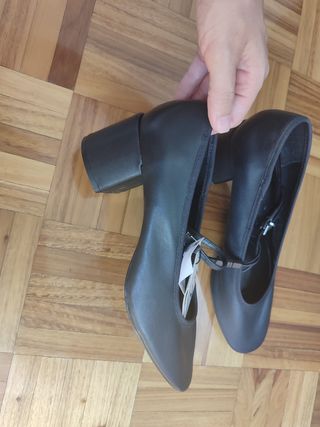 Manoletina negra piel con tacón T:38