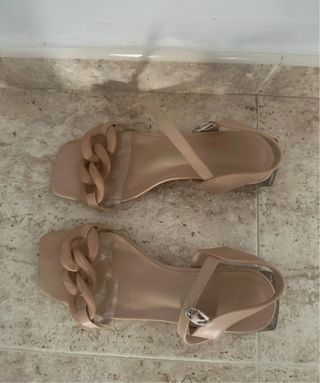 Sandalias beige tacón bajo - talla 37