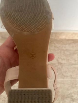 Sandalias beige tacón bajo - talla 37