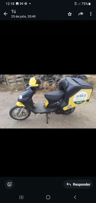 Moto TGB reparto pizzería paquetería