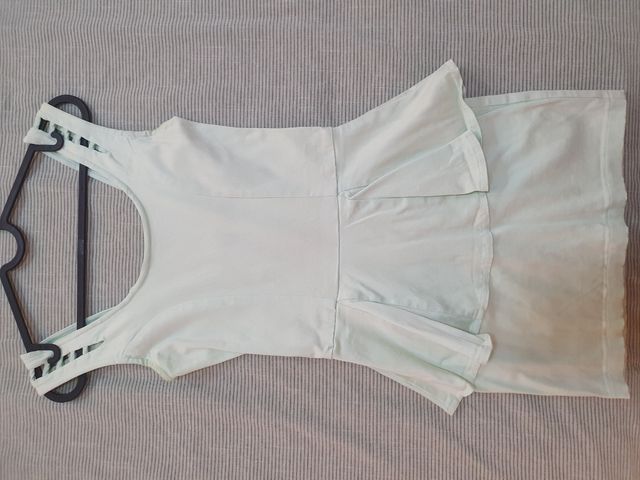 Vestido ceñido c/volante, talla S