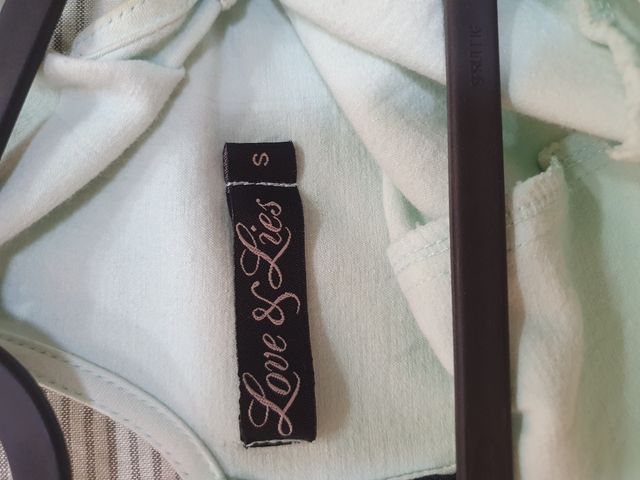 Vestido ceñido c/volante, talla S