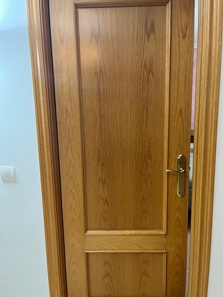 Puertas madera maciza y de cristal 